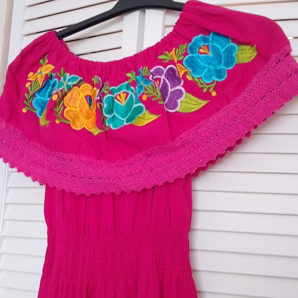 Vintage Mexican Embroidered Dress. - Picture 3 of 8